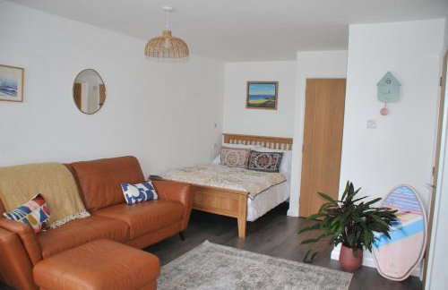 Bright & relaxed beach front studio flat - Photo 6