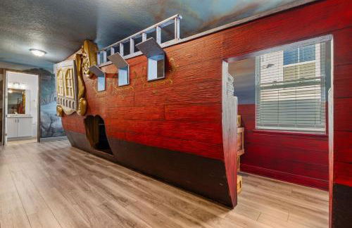 Happiest Home on Earth - Custom Pirate & Nature Bunks 8 King Suites Theater & Pool - Foto 39