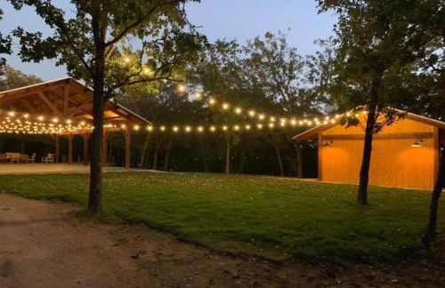 Gorgeous Glamping Yurt for a Unique Romantic Getaway near Austin - Foto 18
