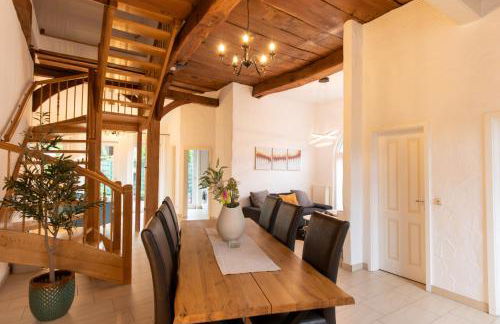 Denkmalgeschütztes Fachwerkhaus im Zentrum mit Garage - Foto 1