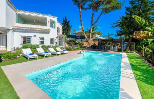 VACATION MARBELLA I Villa Azahar Retreat, Paradise for Golfers, Private Heated Pool, Close to the Best Beaches and High-end Restaurants - Photo 35