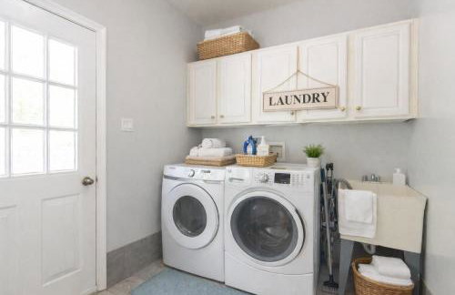 Backyard Oasis - 5BR - Hot Tub - 2 Fire Pits - Game Room - Photo 54