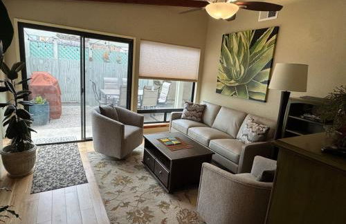 Seaside Garden Escape, A Stroll to the Beach! - Foto 36