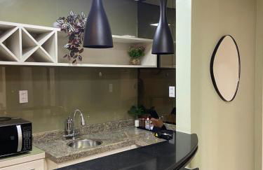 Lindo flat no Number One - Ponta Dareia com serviço de limpeza diaria - Foto 7