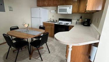 Comfy Apt near Guthrie RPH Sayre - Photo 3, stove, pet friendly, toaster, minibar