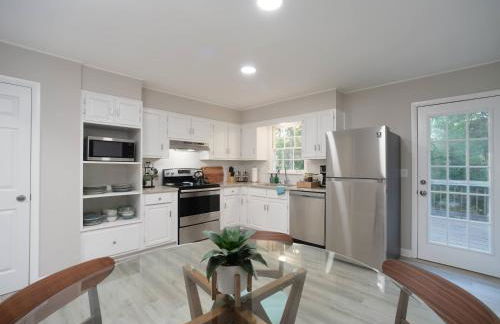 *The Governor's Mansion* Close to Downtown - Photo 16