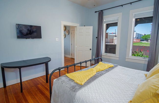 Stunning 3BR 2BA Haven in Downtown s Heart - Foto 13