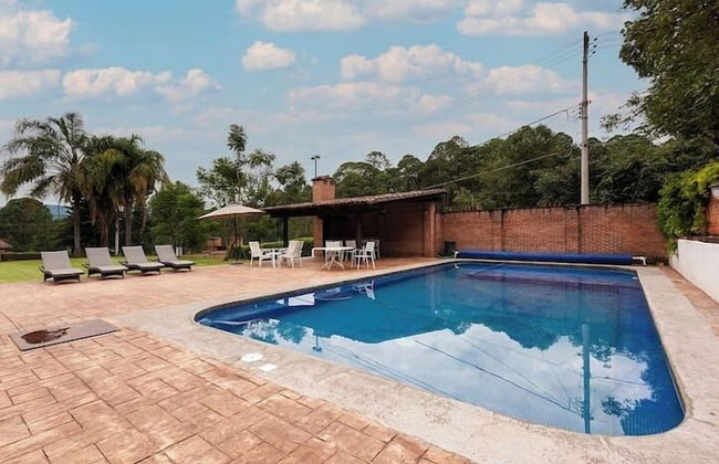 Incredible Property with Huge Garden and Pool! - Foto 2