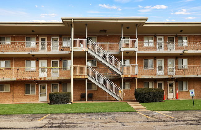 Peaceful 1BR Suburban Haven in Arlington - Photo 12