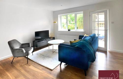 Guildford - 2 Bedroom House - Parking - Foto 3