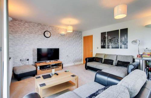 Modern 2 bed 2 bath with Balcony in Rayners lane Pinner Harrow near Wembley Greater London - Photo 10