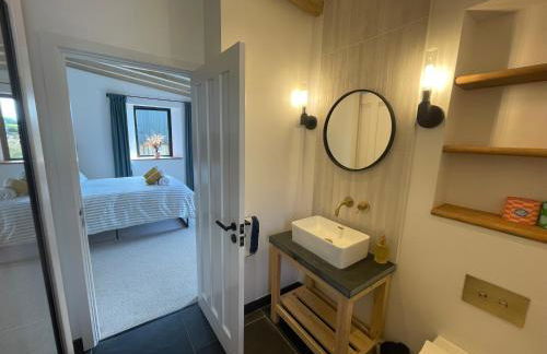 Renovated Barn with Pond View - Foto 9