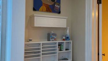 Fully furnished (Pearl) Modern deco updated 1 bedroom/1bathroom - Photo 3