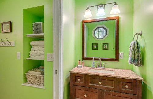 Charming Wolcott Cottage with Fire Pit and Mini Dock - Foto 19