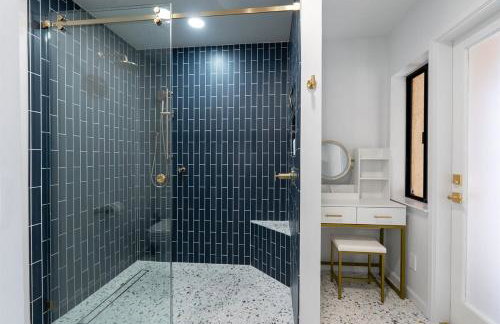 Mid-Mod Hilltop Retreat Views & Local Wildlife - Foto 49