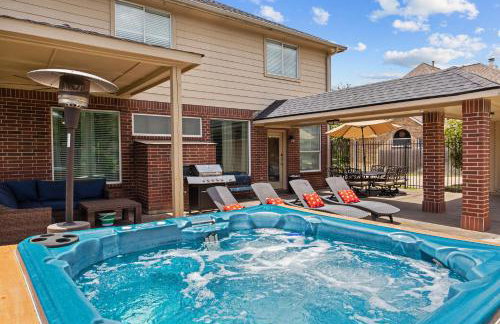 Upscale 4BR Cypress Home w Pool, Hot Tub, Theater, Sleeps 20 - Foto 49