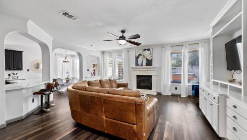 Upscale 4BR Cypress Home w Pool, Hot Tub, Theater, Sleeps 20 - Foto 4