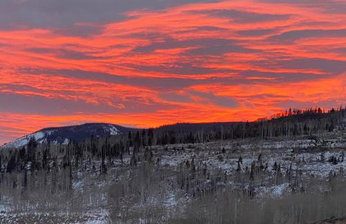 Red-tail Roundhouse at 22 West Cabins and Recreation - Foto 74