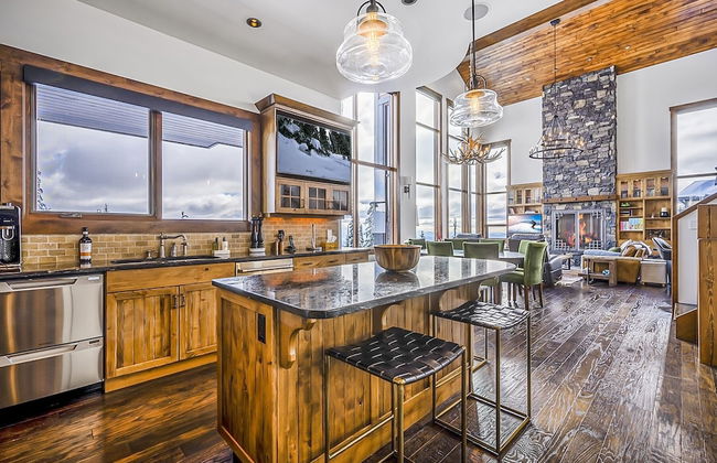 Inuksuk Lodge 4800 sq ft of Excellence - Photo 16