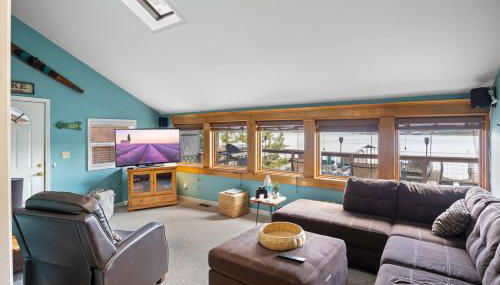 Pet-Friendly Lakefront Home in a Quiet Cove w/ Netflix, Outdoor Seating, Boat Slip - Foto 4