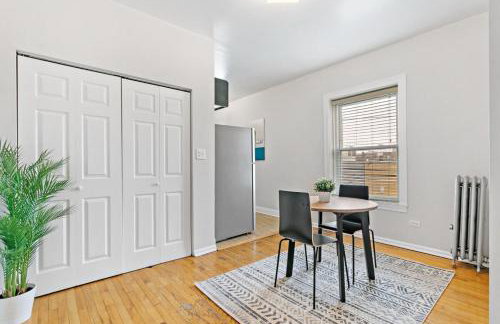 1BR Apartment in Rogers Park with King Bed - Lunt 2E - Foto 6