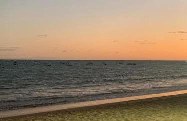 Suíte frente mar com cozinha e quintal pés na areia - Foto 35