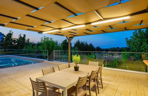 Chris and Stratos villa with private ecologic pool and kid's playground! - Foto 33