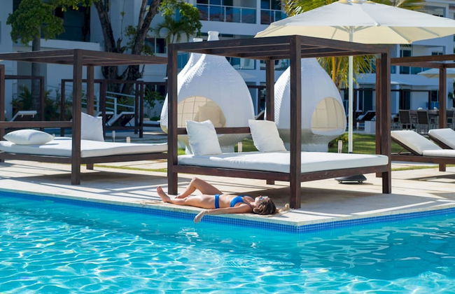 Outstanding 1 Bedroom Apartment Pool View B - Photo 7