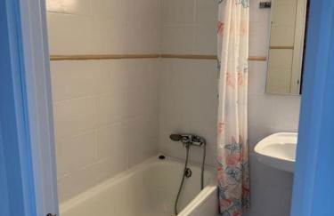 2nda linea con piscina en Miami Platja - Foto 13