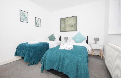 Spacious 4BR Home in Manchester with Parking & Wi-Fi - Foto 23