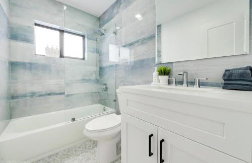 The World's Mansion - Game Room, 9 Bedrooms, HtdPool, Mini Golf, BBQ - Foto 35