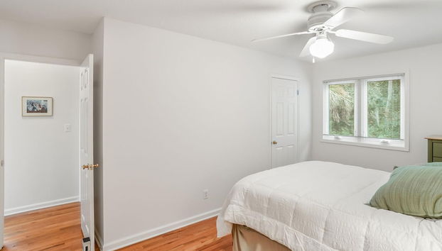 Spacious 4 Bed, 3 Bath Home in Prime Location w/ Breathtaking Marsh Views - Foto 4, Habitación