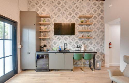 Walk to Strand Historic District Stylish Dtwn Gem - Foto 7