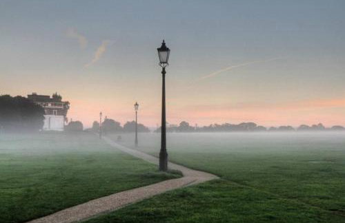 Elegant & spacious parkside 2-bedroom 2-bathroom flat in period building facing Blackheath - parking, great Greenwich location, easy for O2 Arena and City, very near Marathon start line! - Foto 29