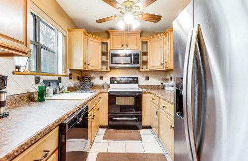 3 Mi to Dtwn New Haven Colorful Condo with Yard! - Foto 2