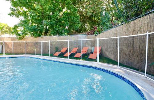 Luxury Oasis Getaway w/pool 15 mins from beach - Foto 46