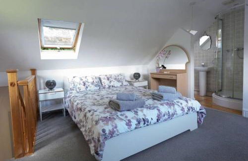 Spacious bungalow with estuary views near Llansteffan - Photo 11