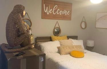 Plenty Parking for Boat ,RV, Trailers w Cars Cozy 2 BDRM COTTAGE - Foto 6