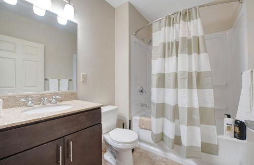 Upscale Charm PRIME LOCATION 7TH FLOOR SWEEPING CITY VIEWS FAST WIFI 24-7 Gym Lounge Roku - Foto 7