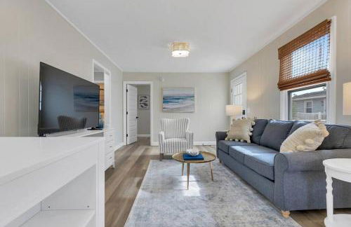 Coastal 3BD Bungalow One Block from Scenic Walkway - Foto 36