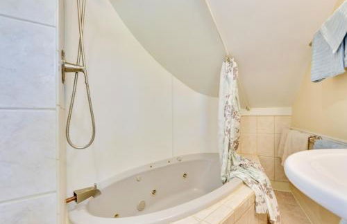 Turtle Cove Bay Beach House about 13 Mi to Buffalo! - Foto 28