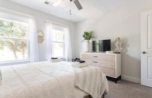 Pleasant Place Villa -Newly Built with Pool Close to downtown&beach - Photo 48