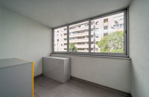 Cityscape Comfort Apartment With Garage - Happy Rentals - Photo 40