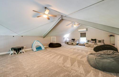 Outdoor Entertainment Space: Home in McQueeney - Foto 23
