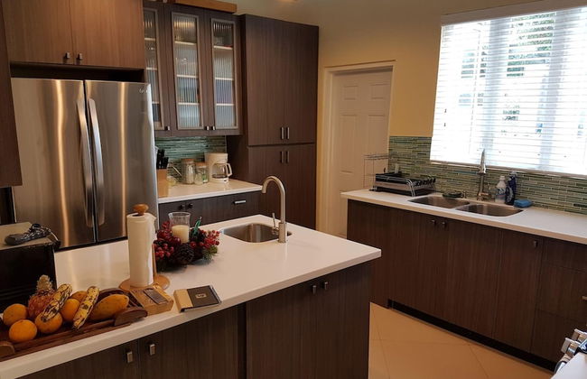 Je Suis Jamaica - 4 B R Beachfront Villa w Staff - Photo 38