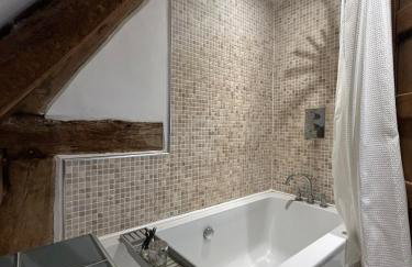 Heritage Cottage with a Pool - Photo 29