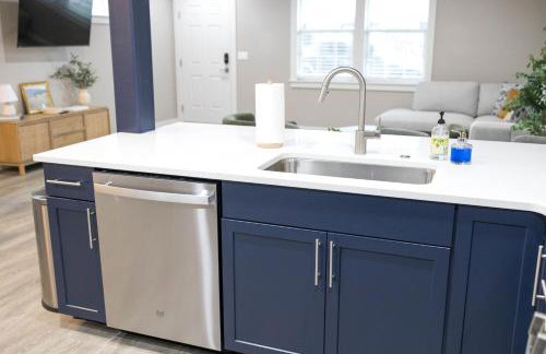 North End blue -Hot Tub - Fire Pit - Downtown -4BR - Photo 70