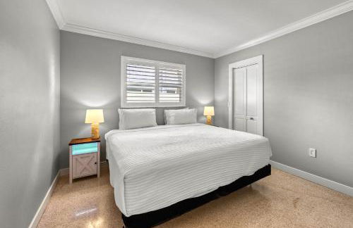 Siesta Key Waterfront Oasis - Heated Pool, Dock, Walk to Village & Beach - Photo 29