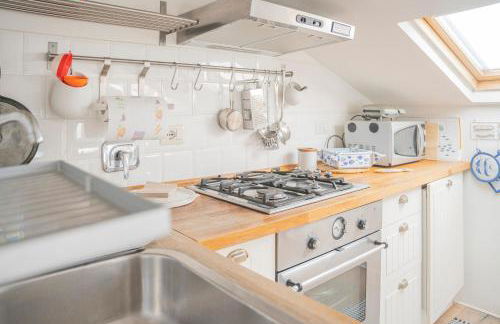 049 - Attico ELEGANTE, 10 minuti a piedi da MARE e SPIAGGIA - POSTO AUTO PRIVATO GRATIS - Foto 28