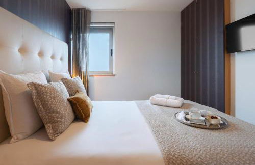 Modern Flat with Balcony & Garage by HostWise - Foto 6